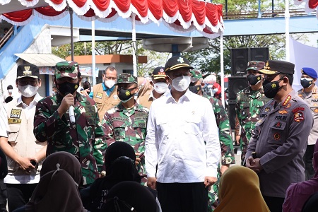 Panglima TNI Kembali Pantau Serbuan Vaksinasi di Bangkalan 